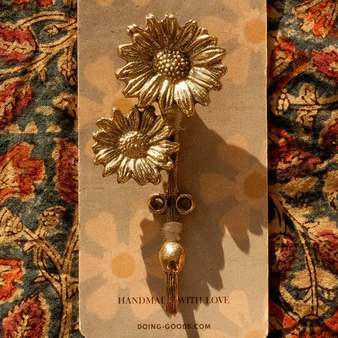 Breezy Daisy Double Hook
