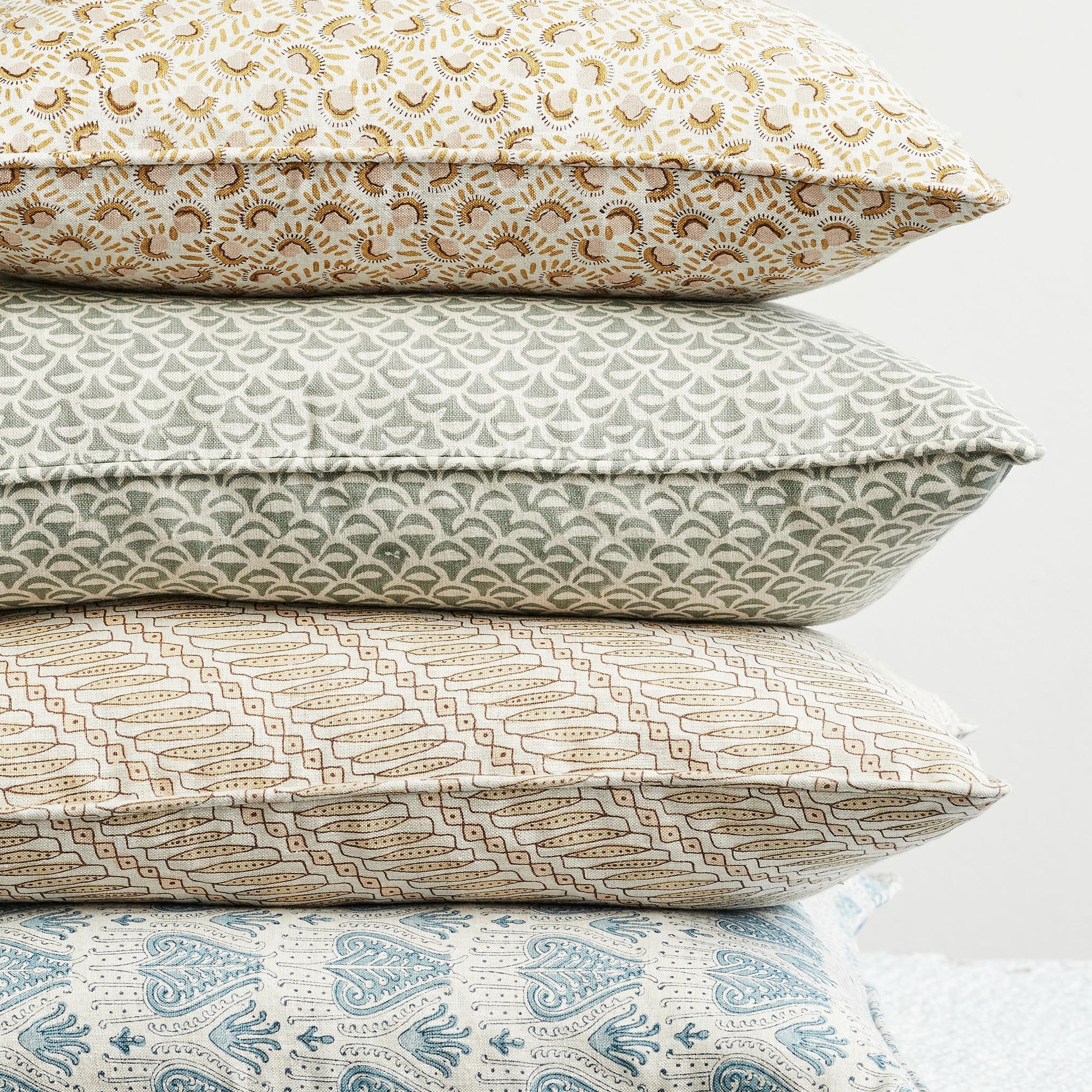 Ordu Petal Lumbar Pillow