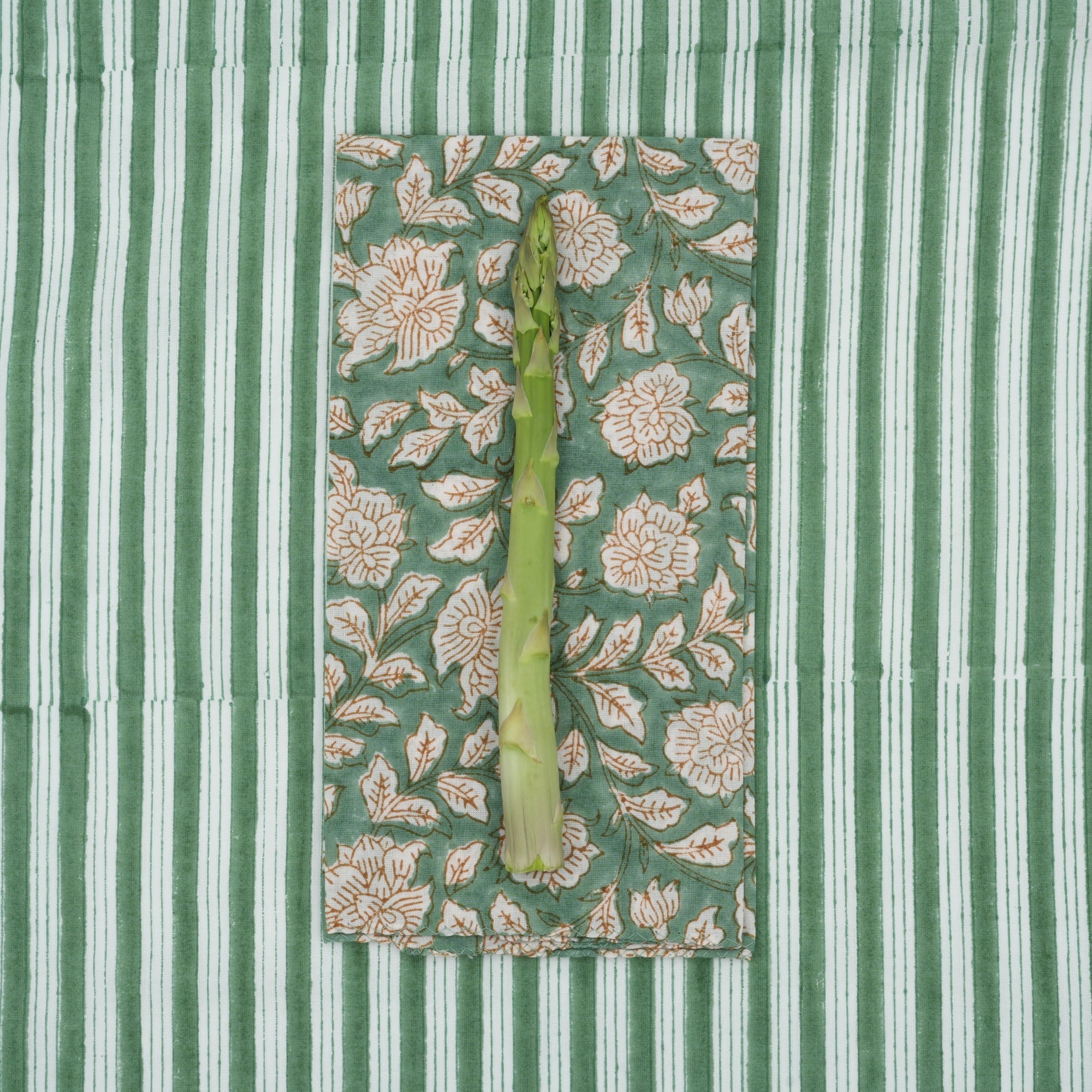 Iris Frosty Napkins: Set of 4