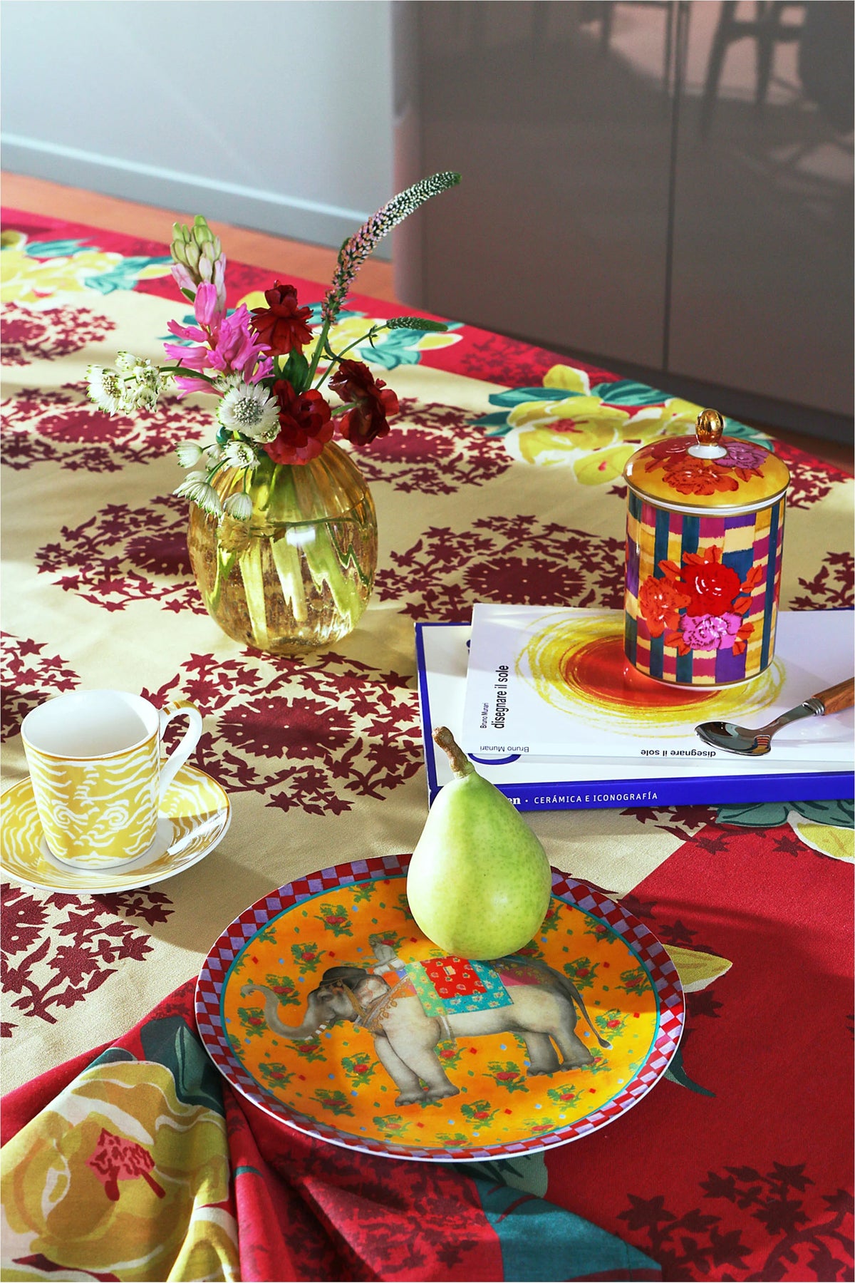 Planet Red Cream Cotton Tablecloth