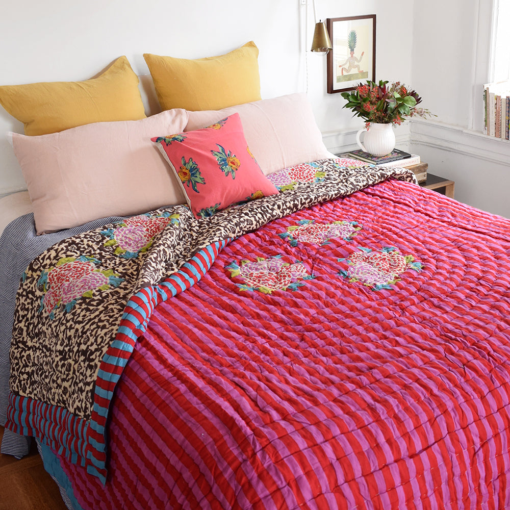 Arabesque Coffee Quilt in Queen/King