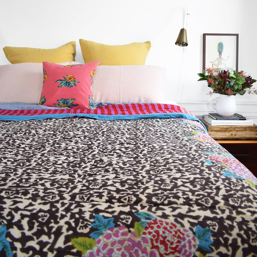 Arabesque Coffee Quilt in Queen/King